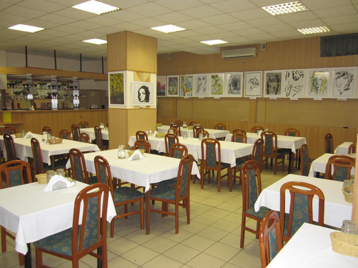 Apollo Motel Κεσκεμέτ Εξωτερικό φωτογραφία